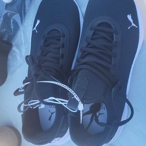 Shoes Black and White # 8.5 women puma